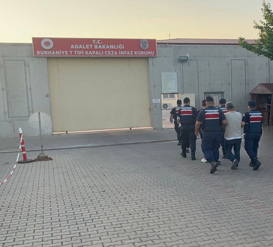 Edremit&rsquo;te uyuşturucu operasyonunda 4 tutuklama
