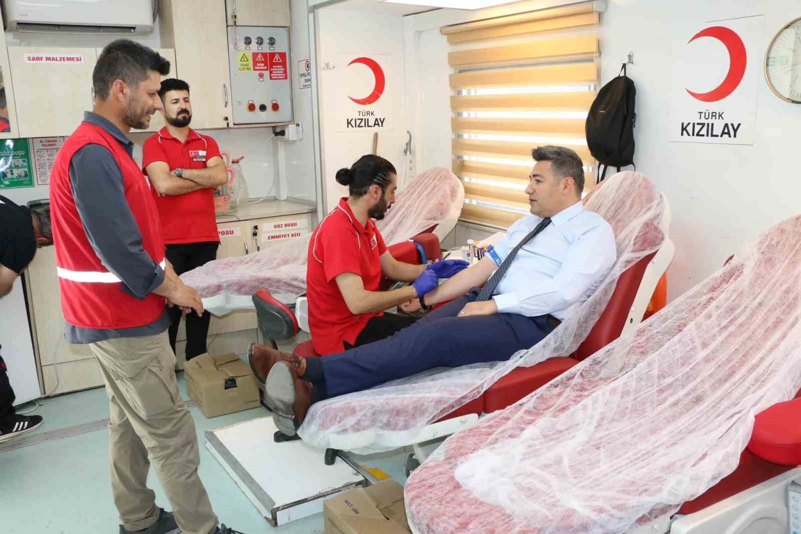 Kaymakam &Ouml;z&ccedil;elik: &ldquo;Kan candır, kan vermek can vermektir&rdquo;
