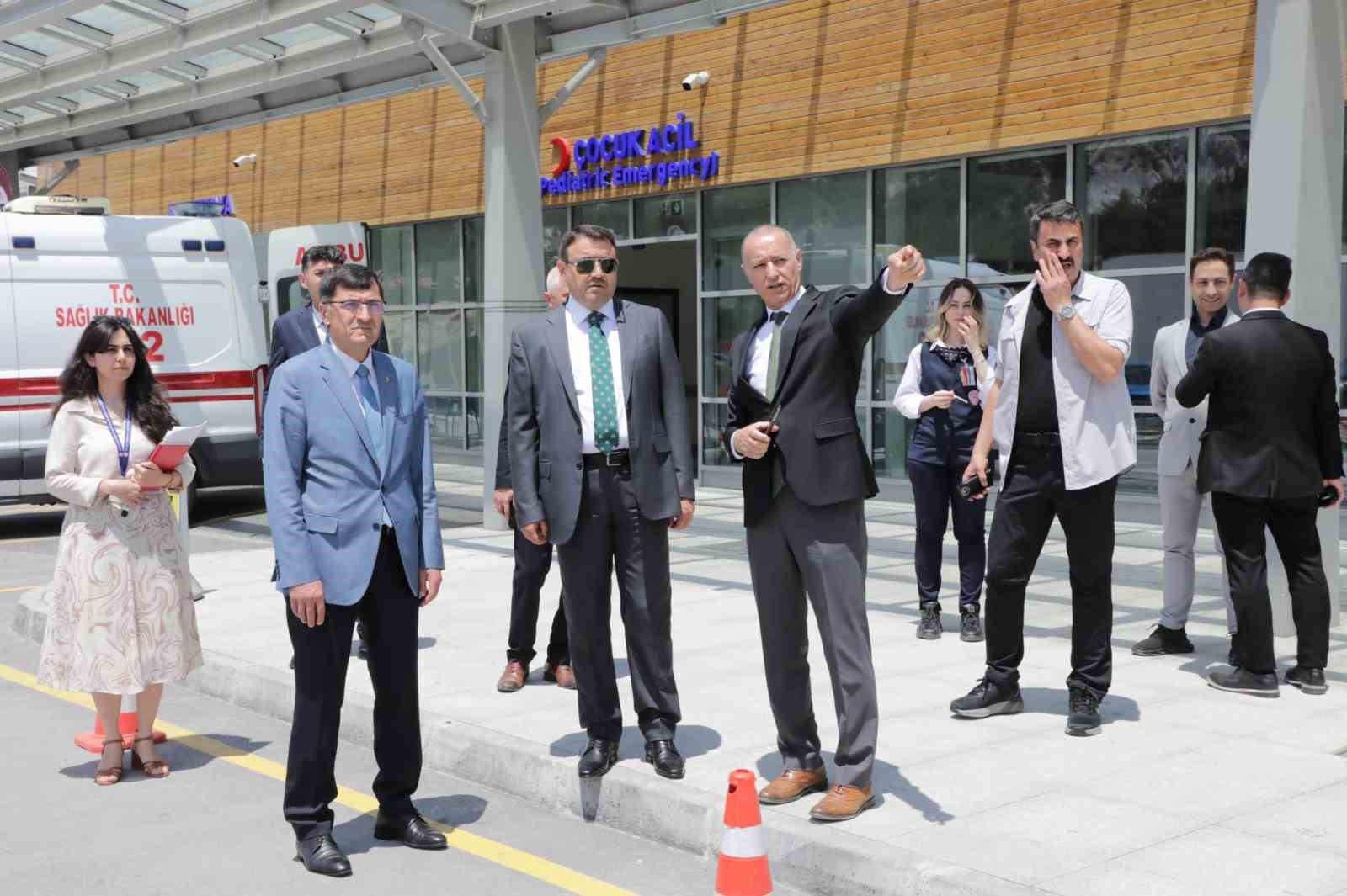 Vali Işın ve Başkan Kahveci, Şehir Hastanesi&rsquo;nin otopark sorununu masaya yatırdı
