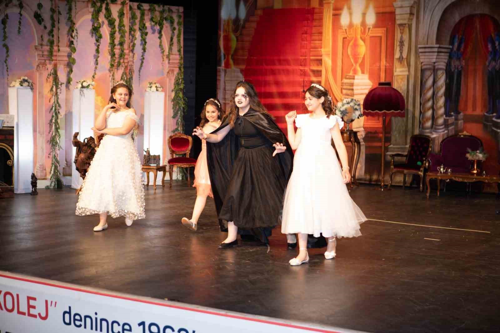 GKV&rsquo;lilerin ingilizce m&uuml;zikali b&uuml;y&uuml;ledi
