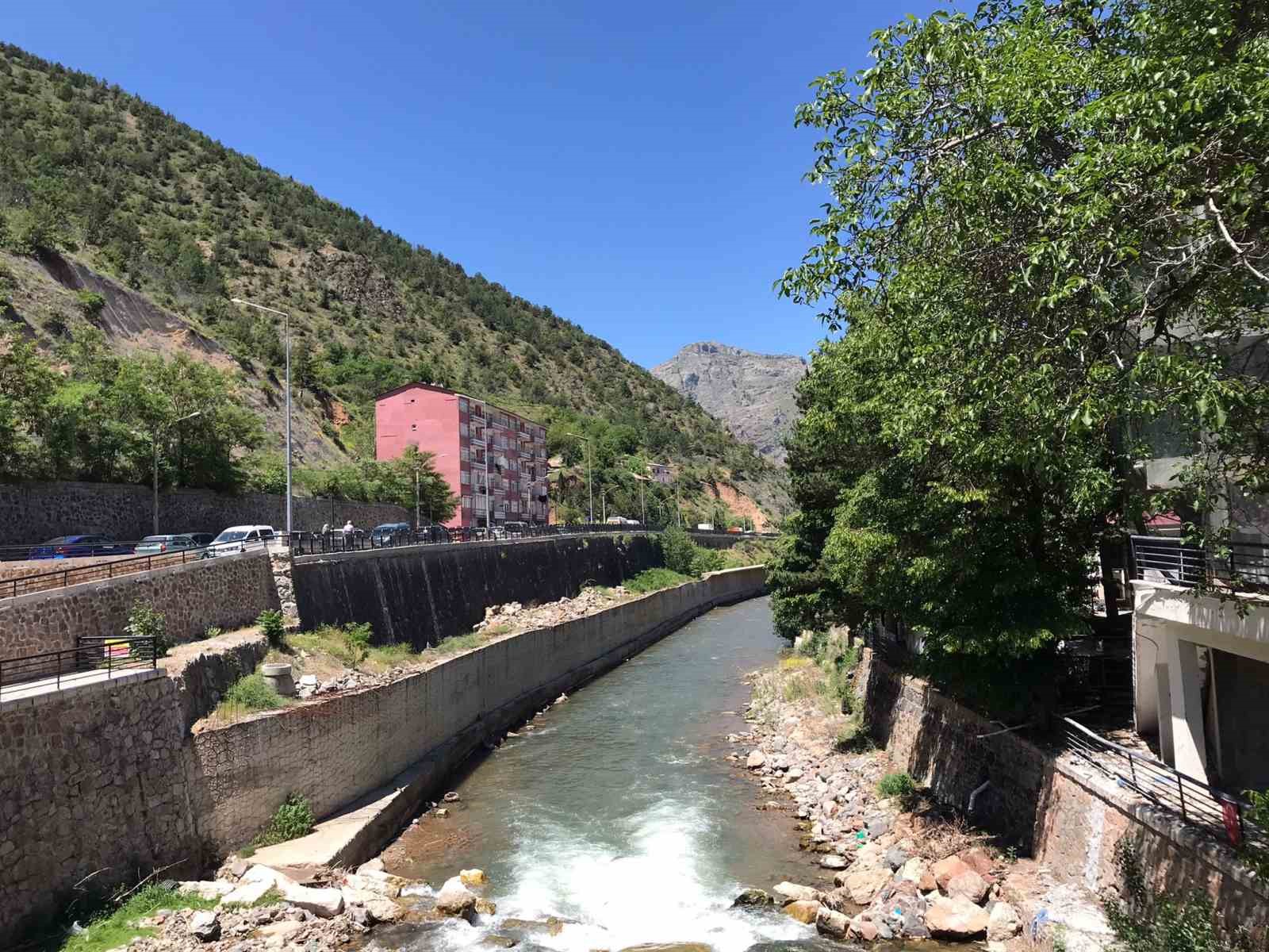 G&uuml;m&uuml;şhane&rsquo;de baraj ve g&ouml;letlerde suya girmek yasaklandı
