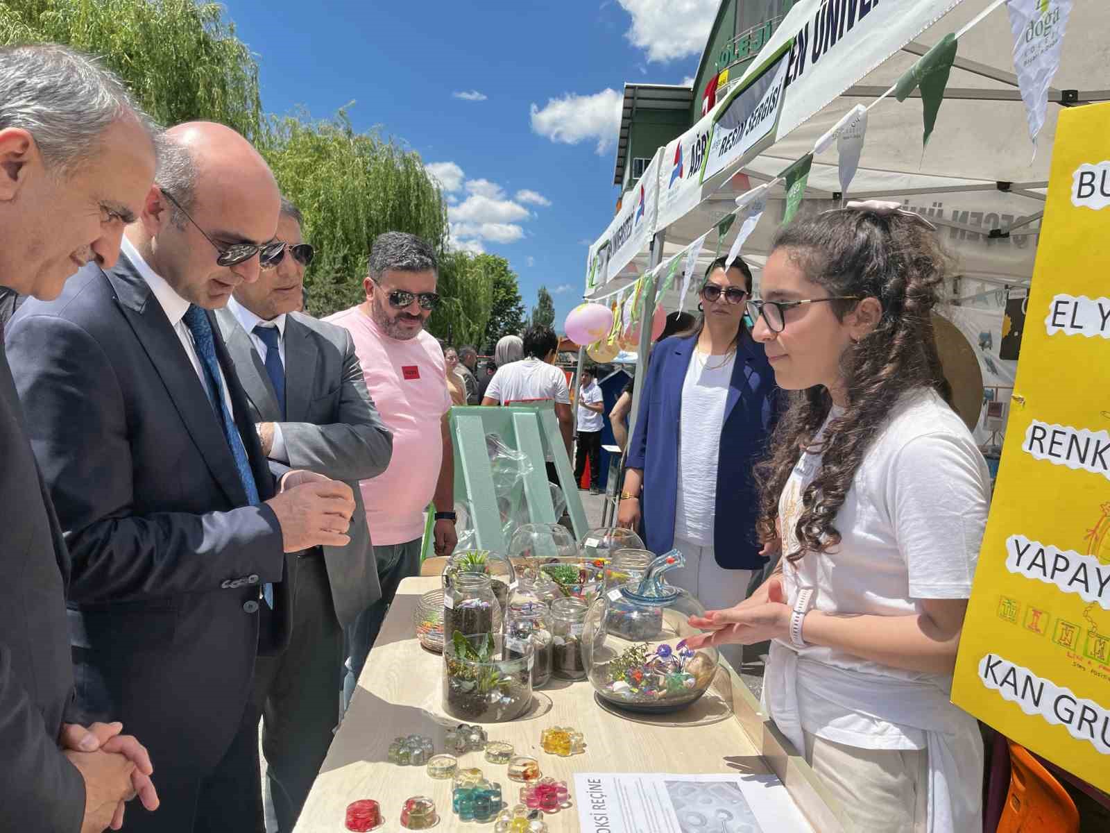 Ağrı’da projelerin sergilendiği "Bilim Şenliği" yoğun ilgi gördü