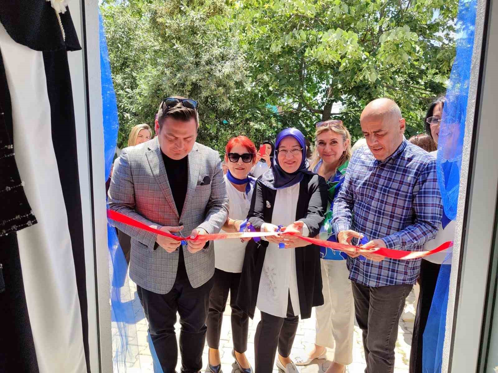 Kadınların &uuml;rettiği giysiler g&ouml;r&uuml;c&uuml;ye &ccedil;ıktı
