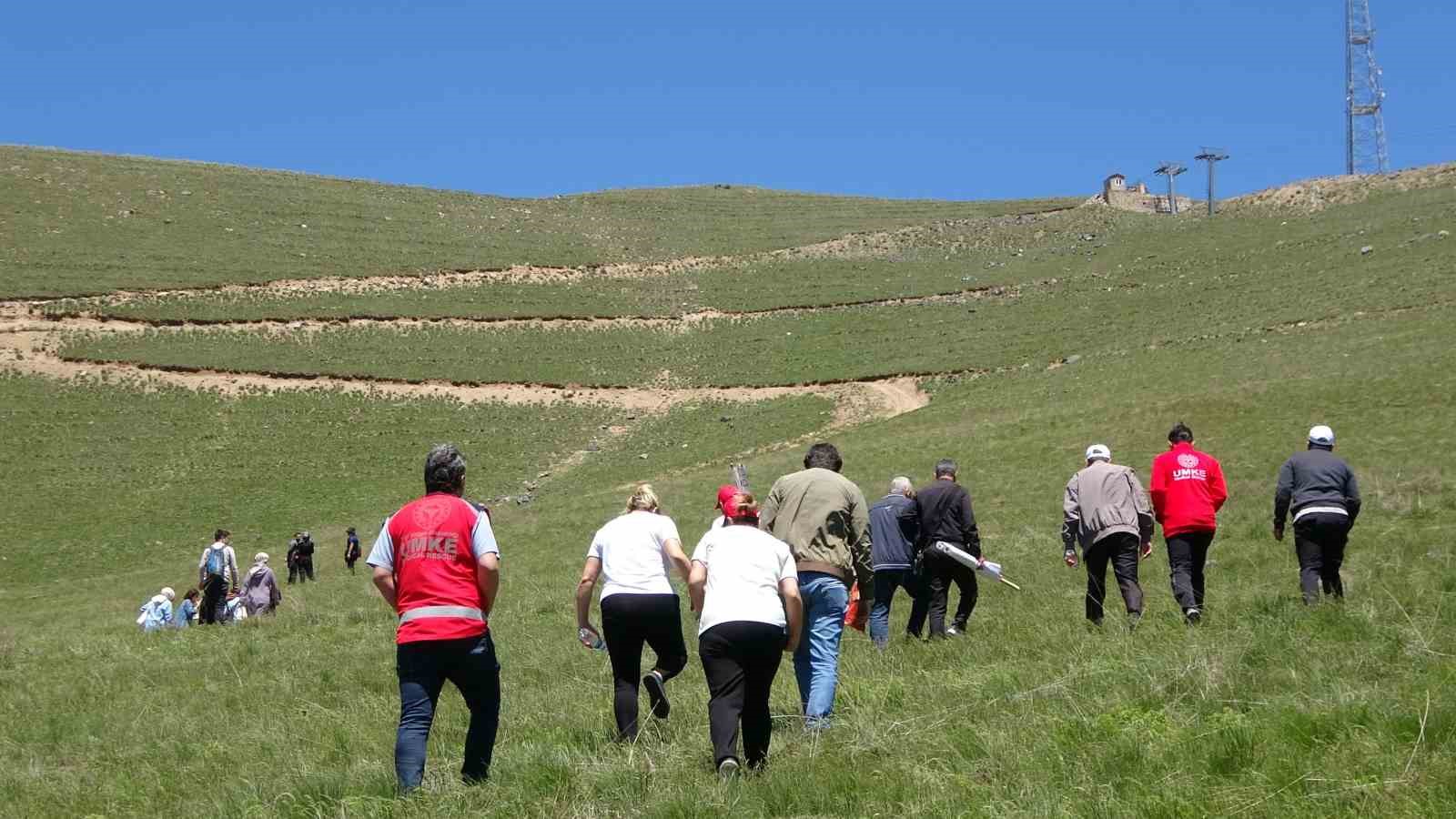 Avrupa’nın en büyük kraterinde Obezite Günü yürüyüşü
