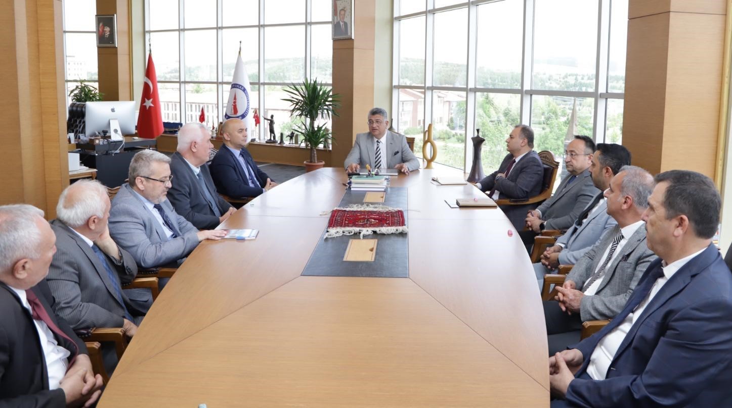Rekt&ouml;r S&uuml;leyman Kızıltoprak: "G&ouml;revlendirmeler liyakat ve verim artışı esasına g&ouml;re yapıldı"
