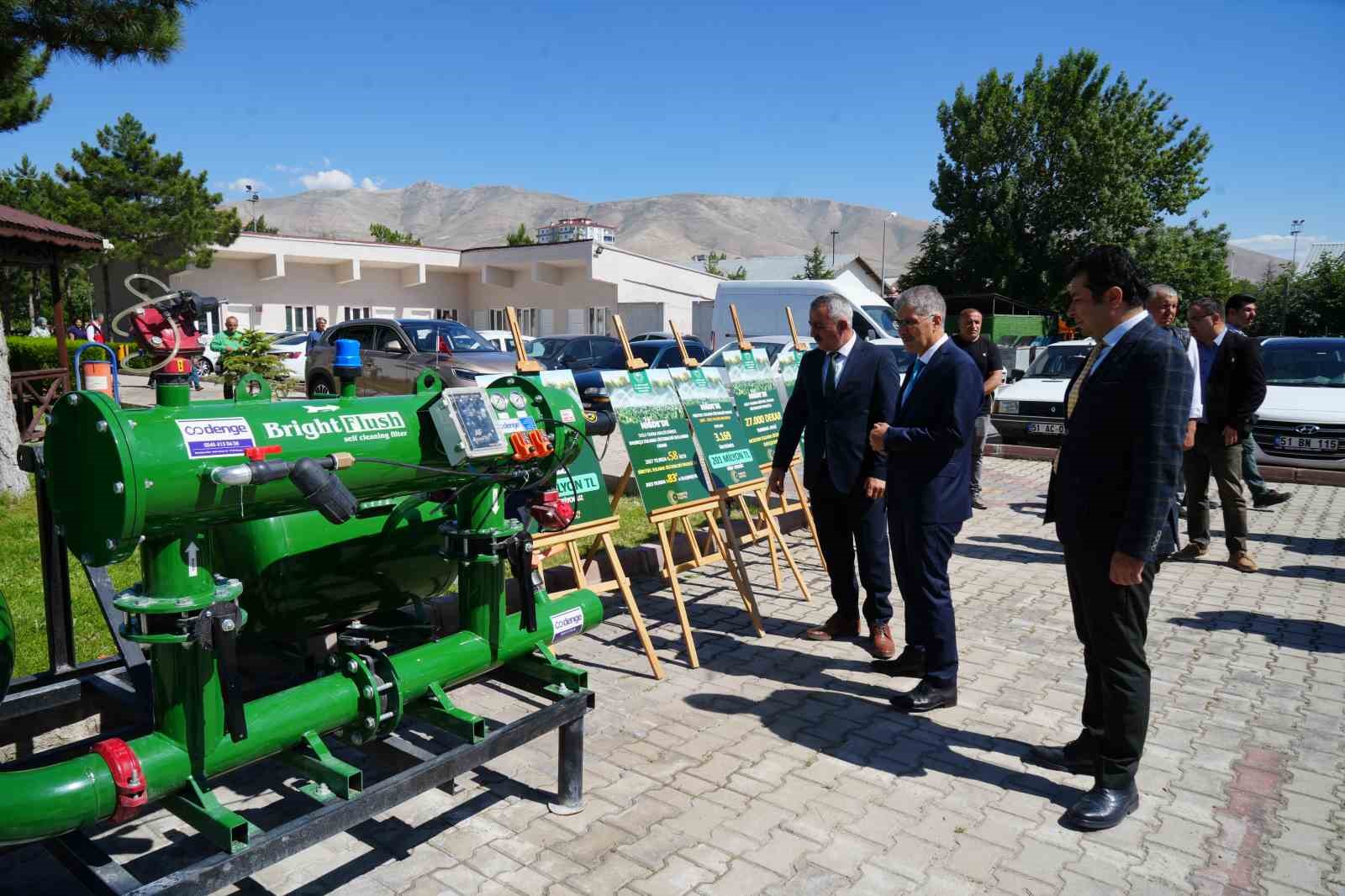 Niğde’de bireysel sulama projeleri onaylanan üreticilere temsili çekleri verildi
