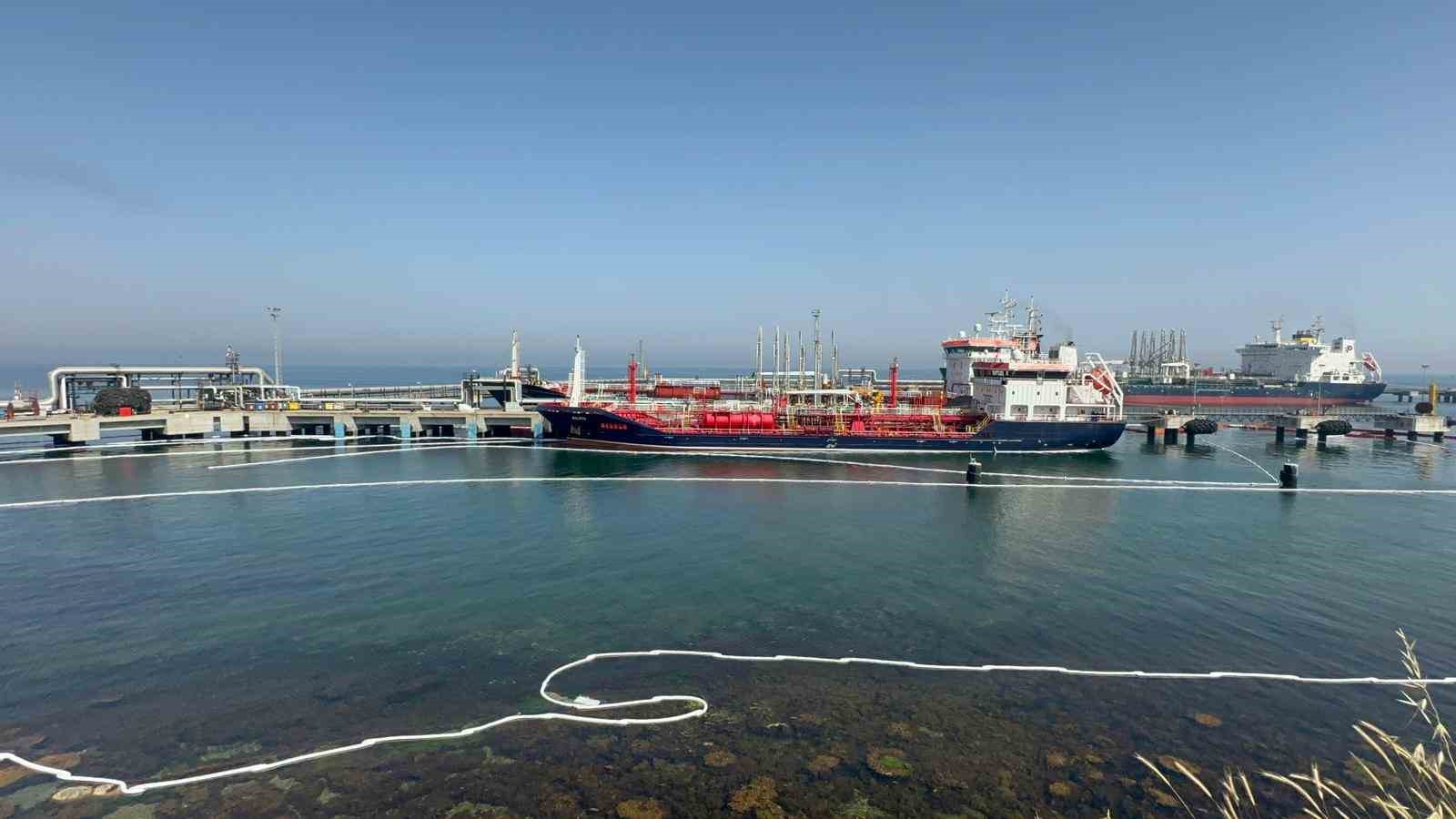 Tekirdağ&rsquo;da akıl almaz kaza: Denize 12 bin litre mazot sızdı

