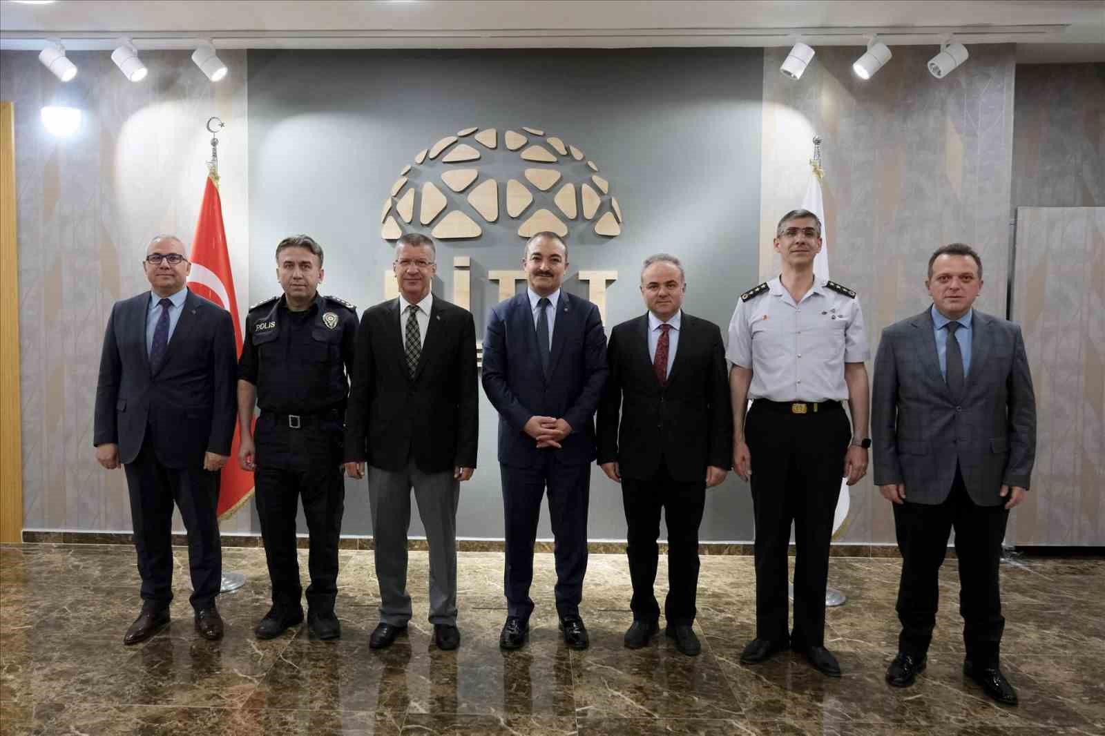 Çorum’da üniversite adaylarının ter dökeceği sınav öncesi tedbirler konuşuldu