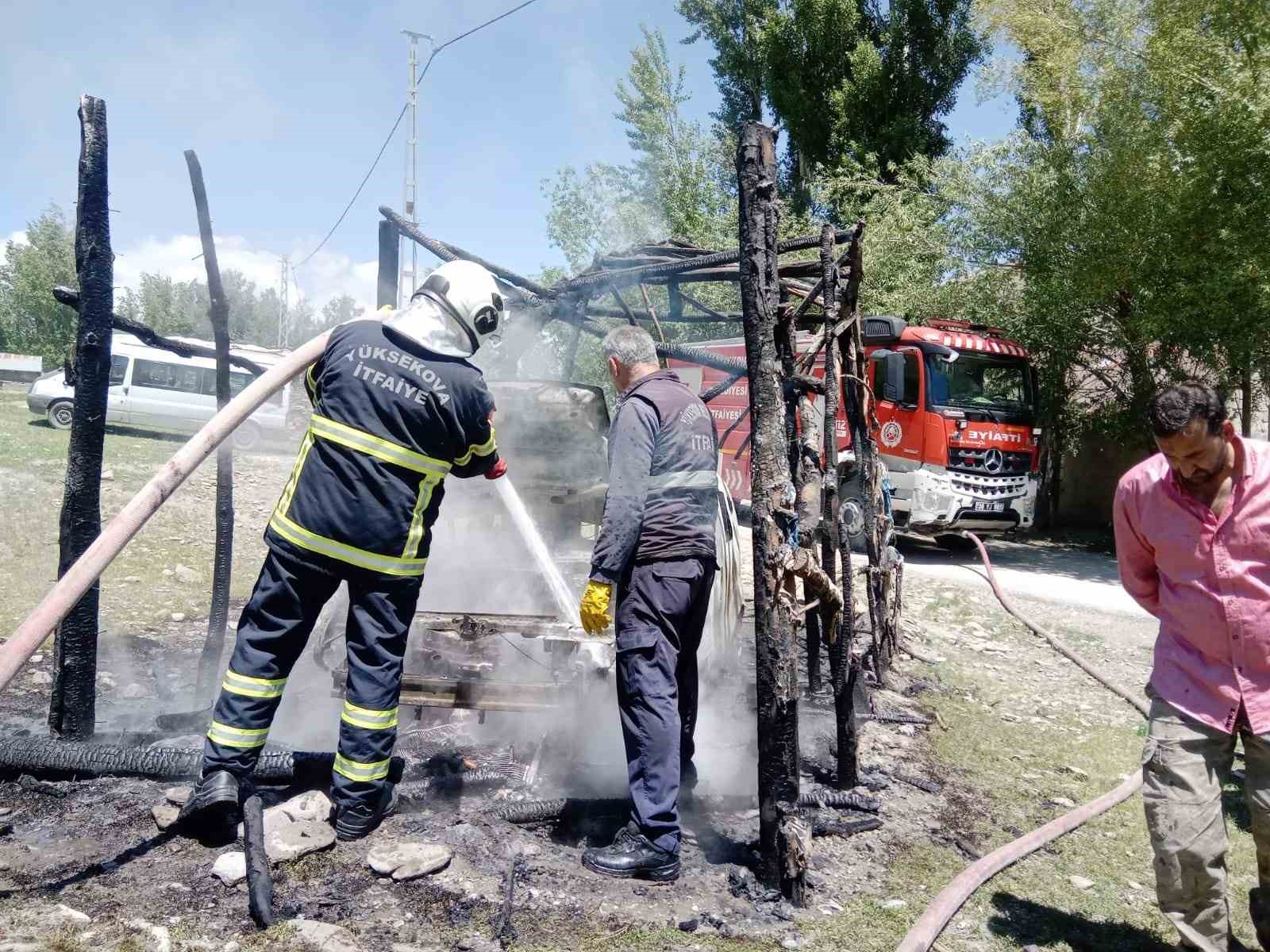Garajda alev alan ara&ccedil; kullanılamaz hale geldi
