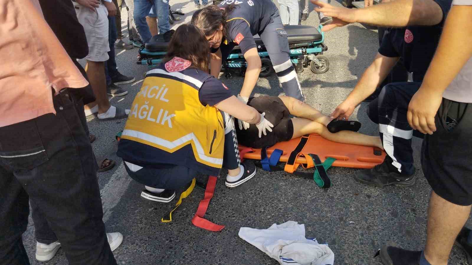 Feci kaza kamerada: Otomobil bisikletli &ccedil;ocuğa &ccedil;arptı
