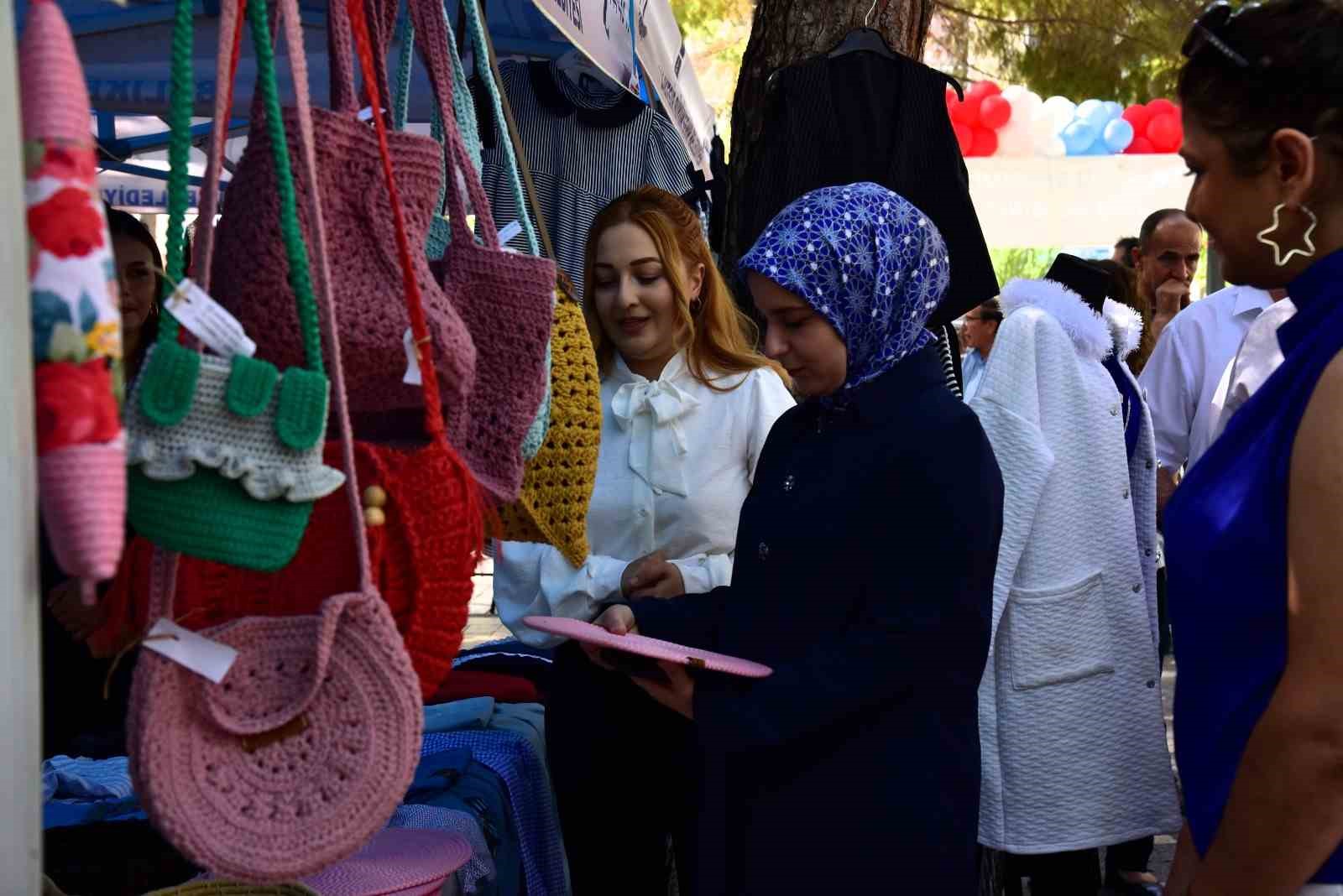 "Hayat Boyu Öğrenme" kursunun yılsonu sergisi açıldı