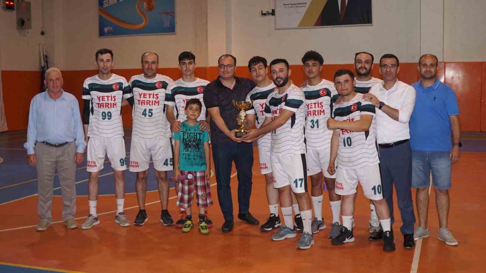 Sarıg&ouml;l Kaymakamlık Voleybol Turnuvası sona erdi
