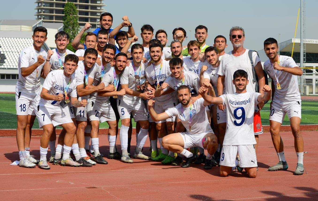 Ege &Uuml;niversitesi futbolda T&uuml;rkiye şampiyonu oldu
