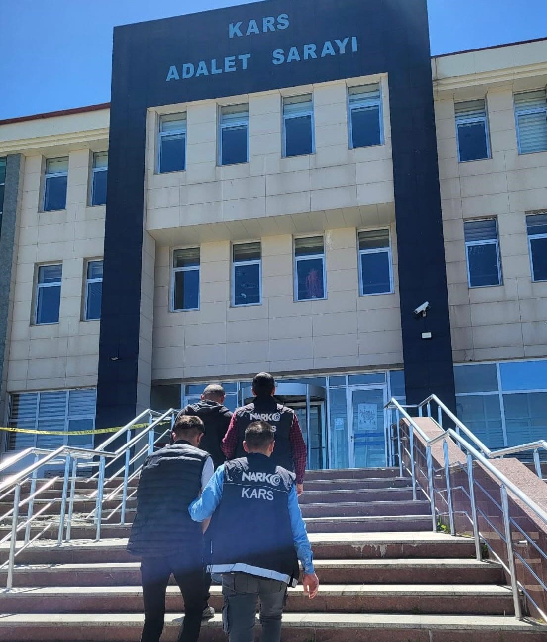 Kars&rsquo;ta uyuşturucu hassas burun Daxo&rsquo;ya takıldı
