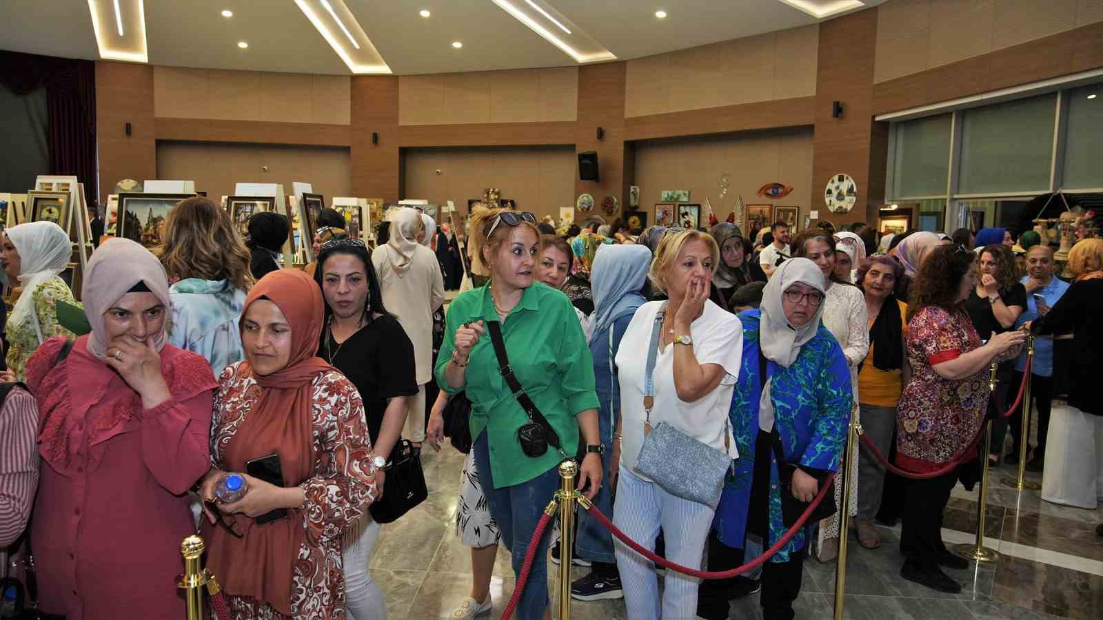 Ke&ccedil;i&ouml;ren Belediyesince &uuml;cretsiz hizmet veren kurslar final yaptı
