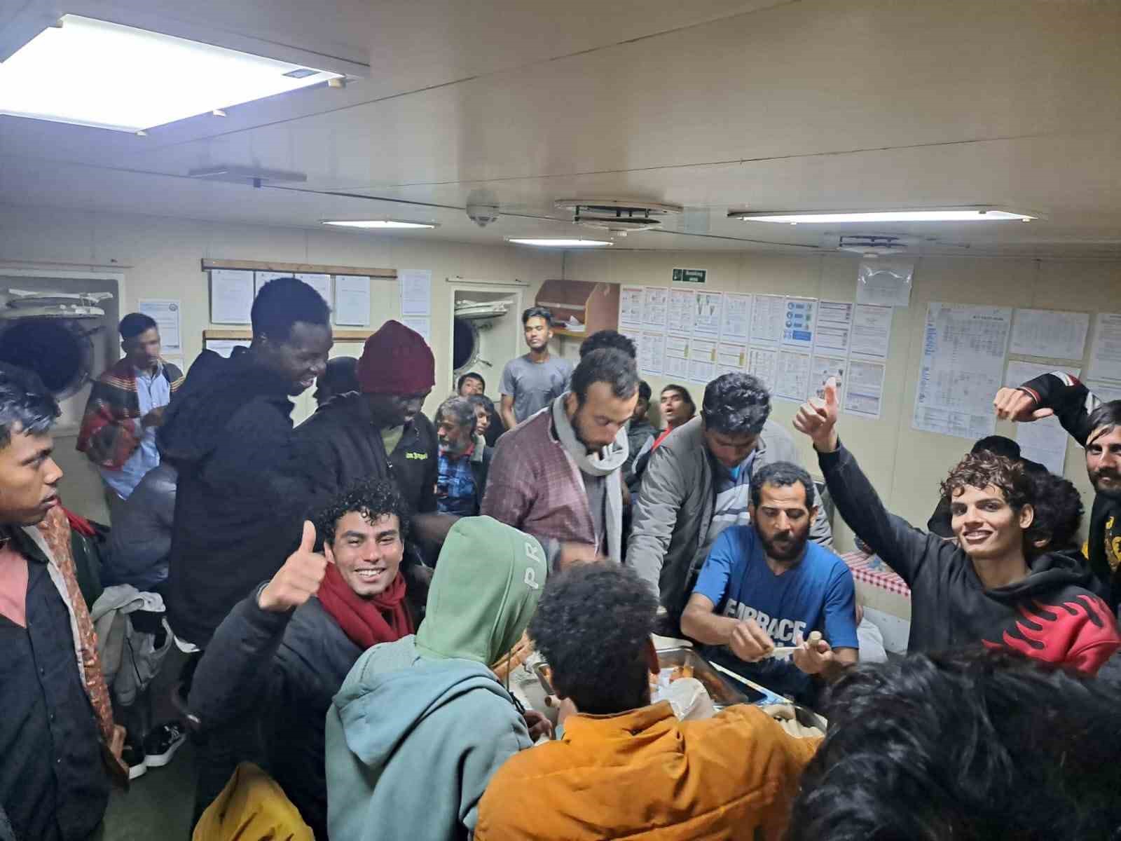 Diyarbakırlı kaptan Girit Adası açıklarında 37 göçmeni kurtardı
