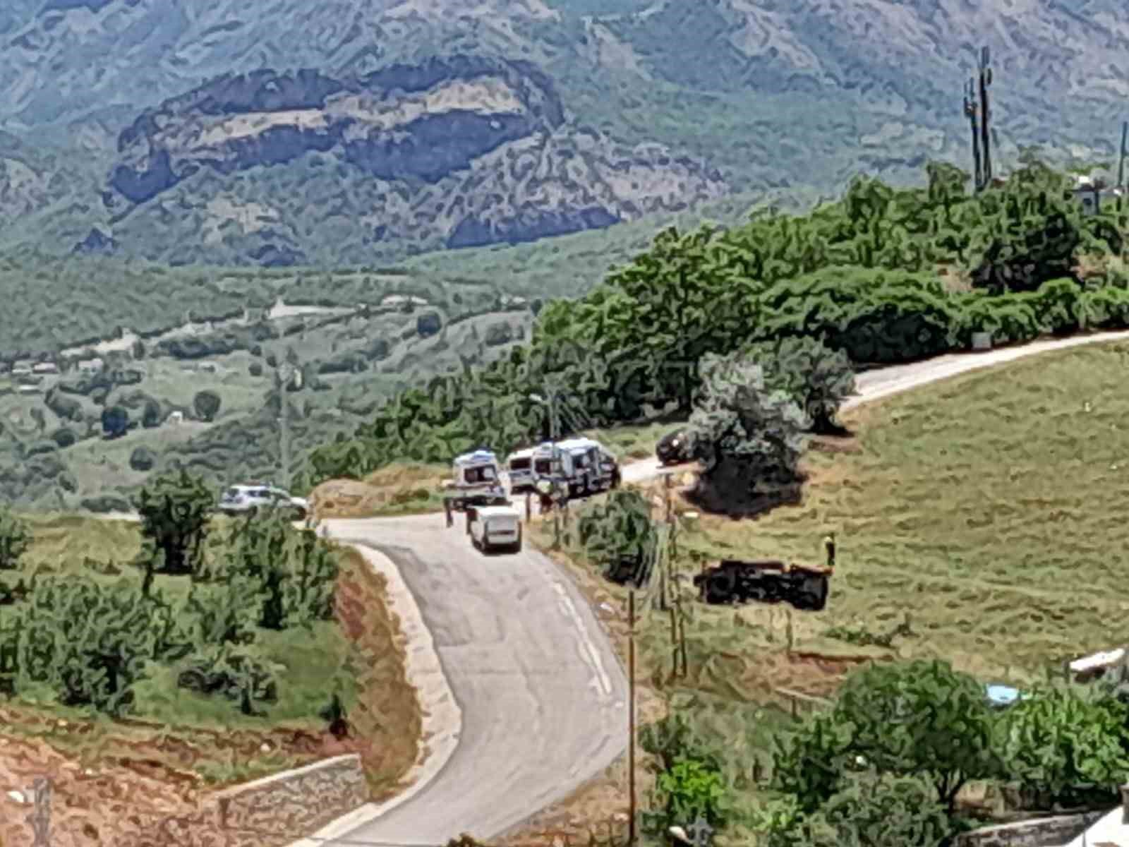 Tunceli Belediyesi aracı şarampole yuvarlandı: 3 yaralı
