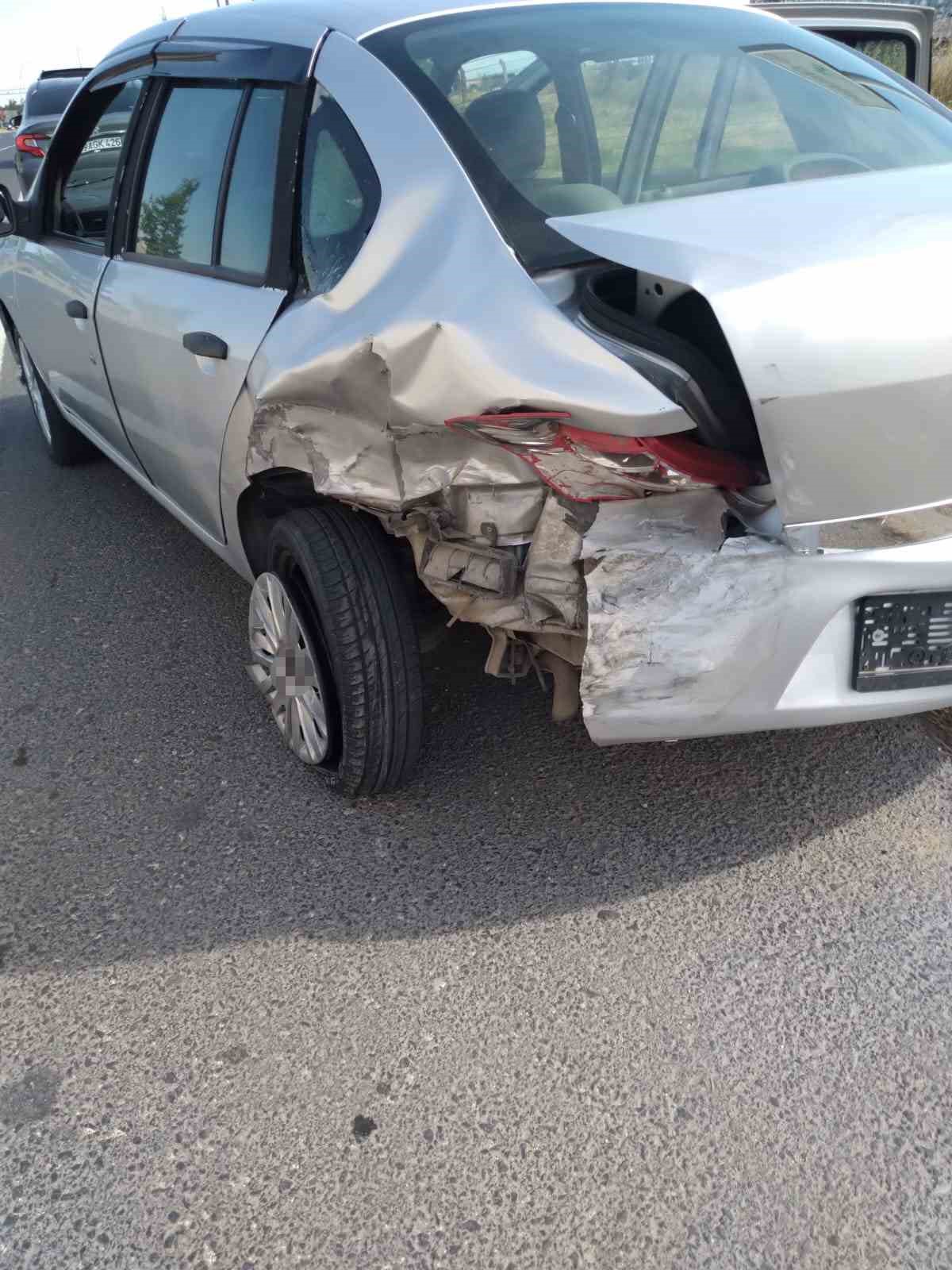 Kapaklı&rsquo;da 3 otomobilin karıştığı zincirleme kazada 3 kişi yaralandı
