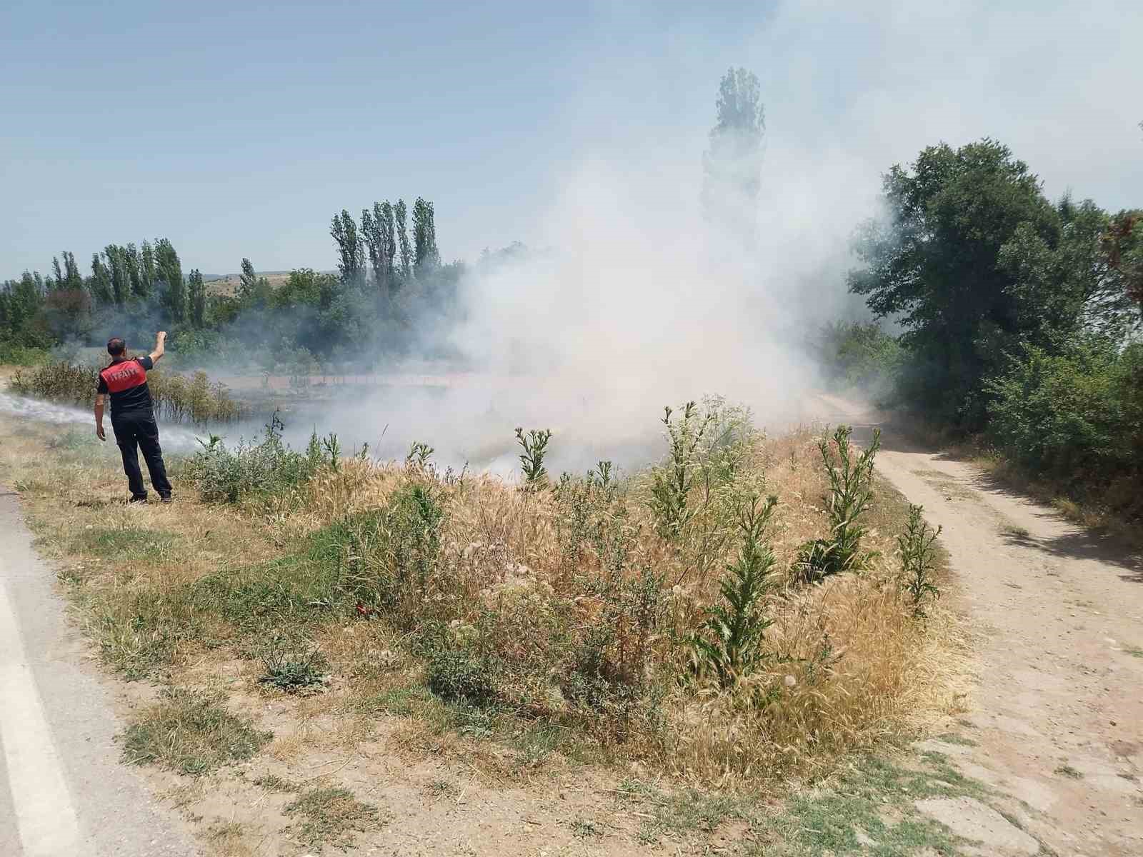 Hisarcık&rsquo;ta arazi yangını
