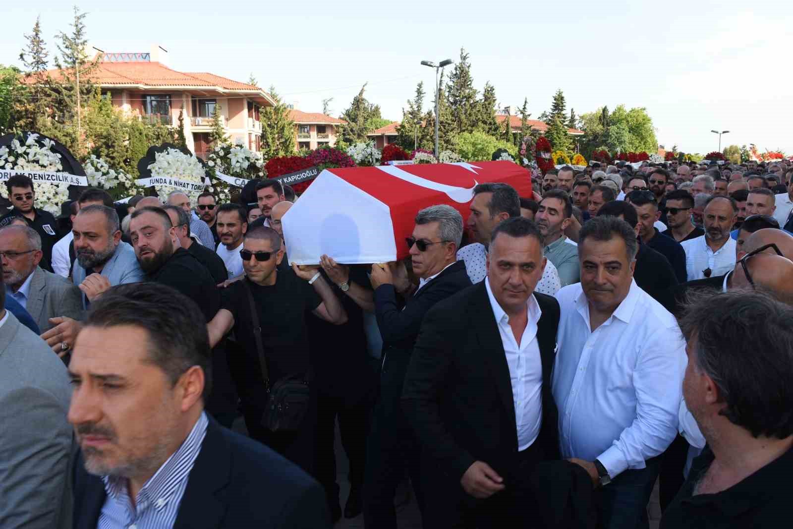 Eski Beşiktaş Başkanı Ahmet Nur Çebi’nin babası Yaşar Kaptan Çebi son yolculuğuna uğurlandı
