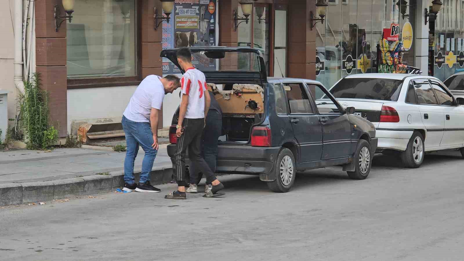 Araçtan yayılan gaz kokusu paniğe yol açtı