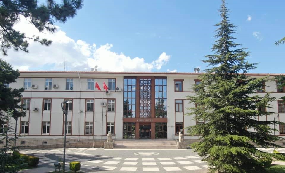 &Ccedil;orum&rsquo;da okul m&uuml;d&uuml;r&uuml; ve g&ouml;revli darp edildi: O anlar kamerada 