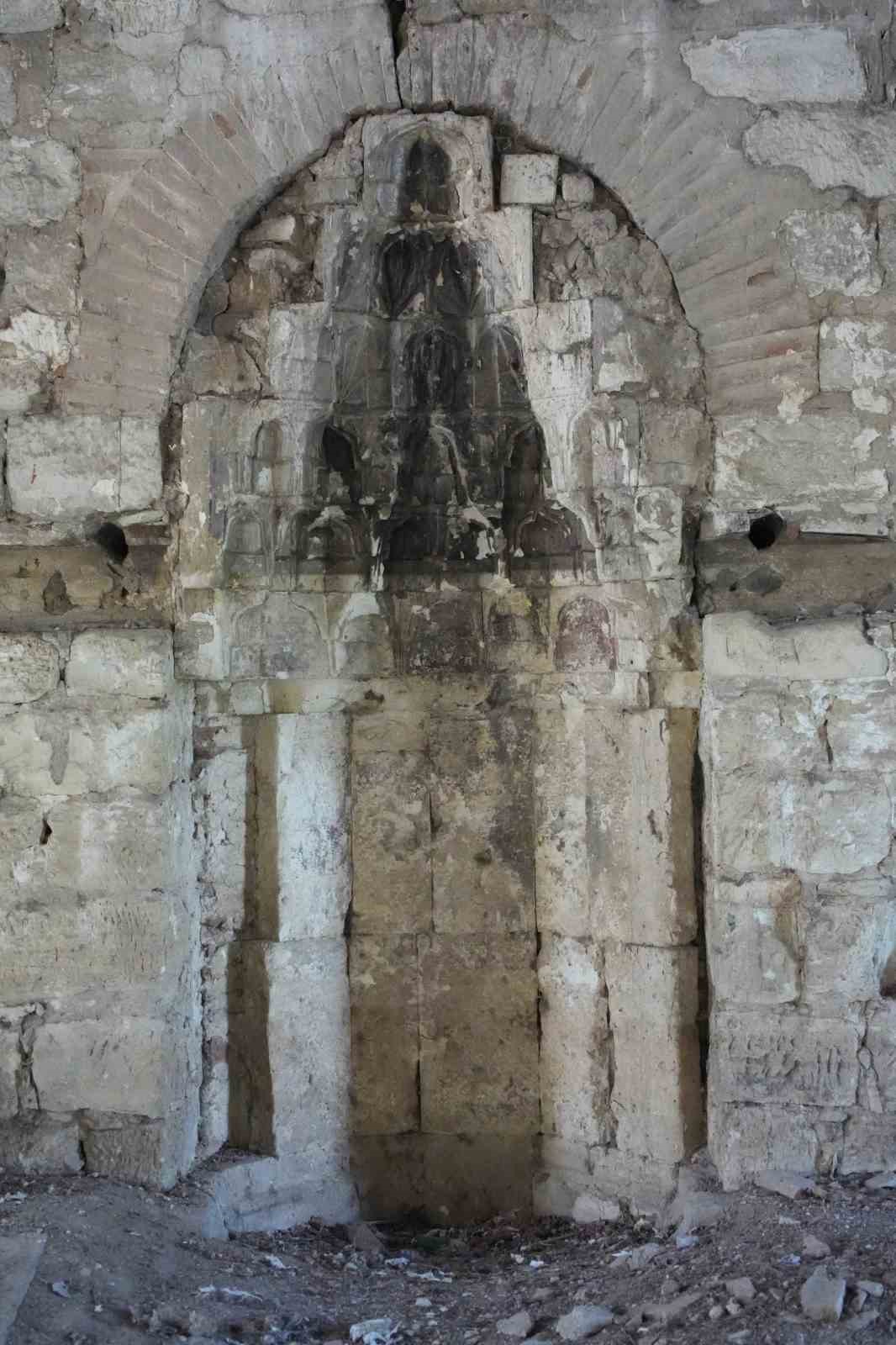 5 bu&ccedil;uk asırlık Evliya Kasım Paşa Camii yok olma tehlikesi yaşıyor
