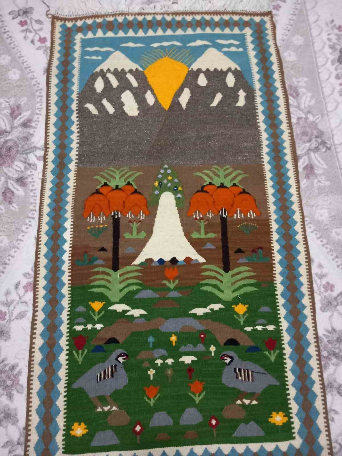 Hakkari&rsquo;nin doğal g&uuml;zellikleri kilime işlendi
