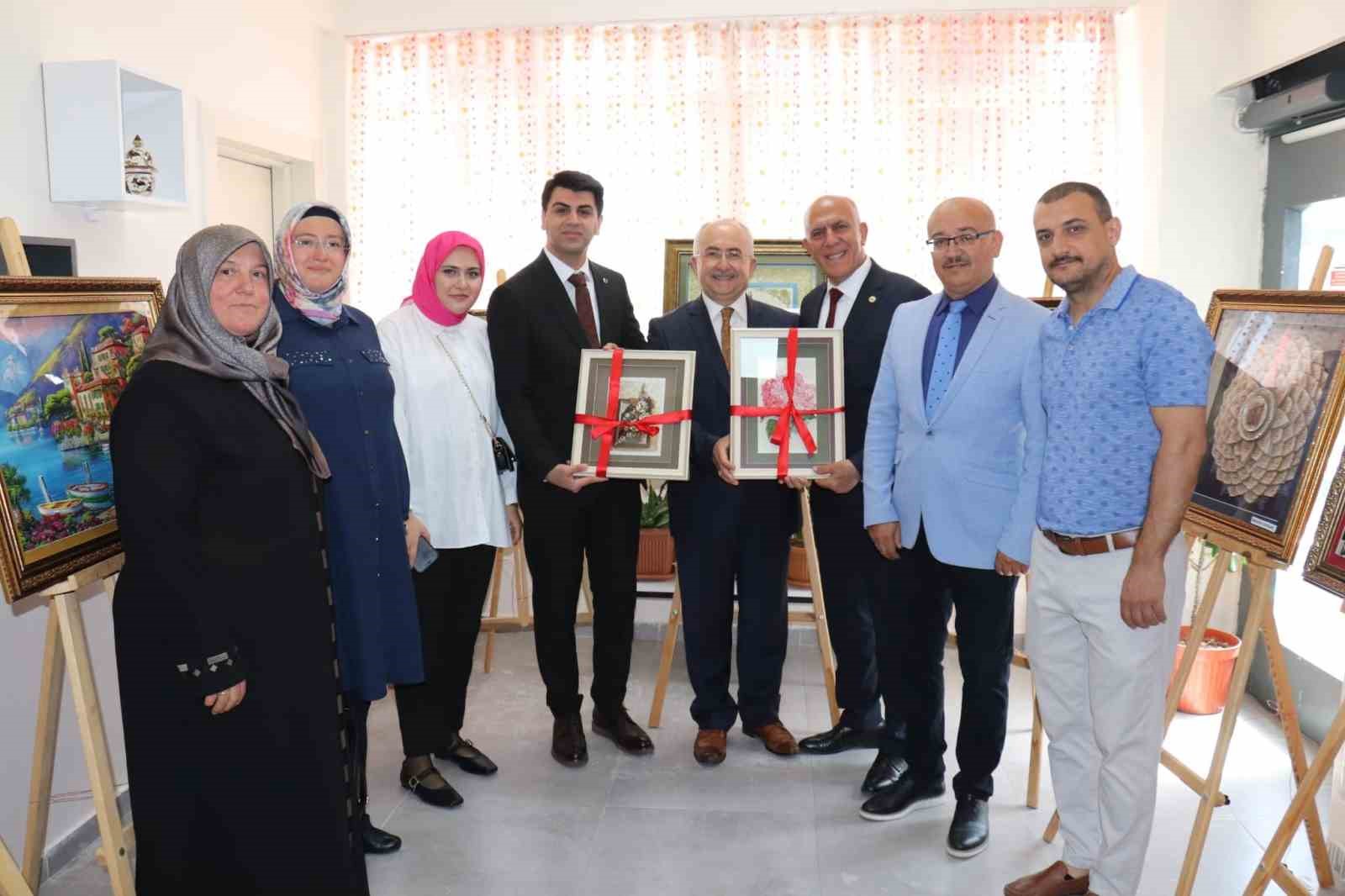 Hisarcık&rsquo;ta karma yılsonu sergisi a&ccedil;ıldı
