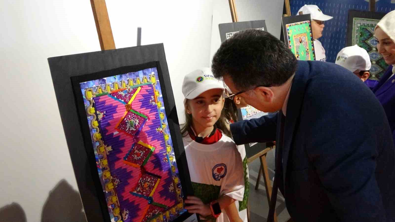 İlk&ouml;ğretim okulu &ouml;ğrencileri sıfır atığa dikkat &ccedil;ekmek i&ccedil;in sergi a&ccedil;tılar

