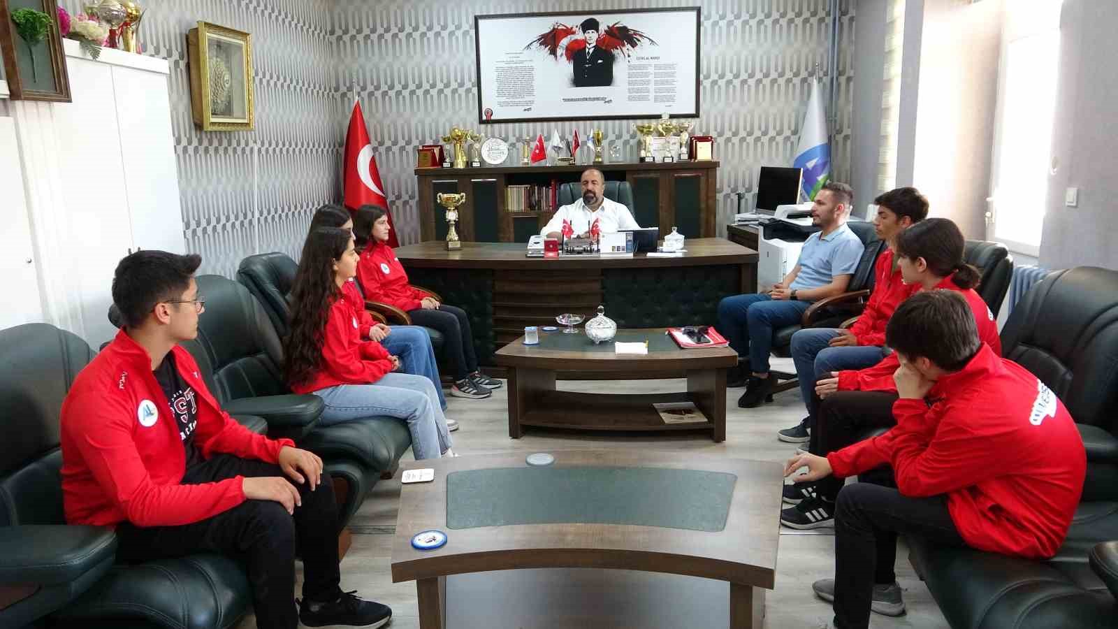 Van Atat&uuml;rk Anadolu Lisesi T&uuml;rkiye birincisi oldu
