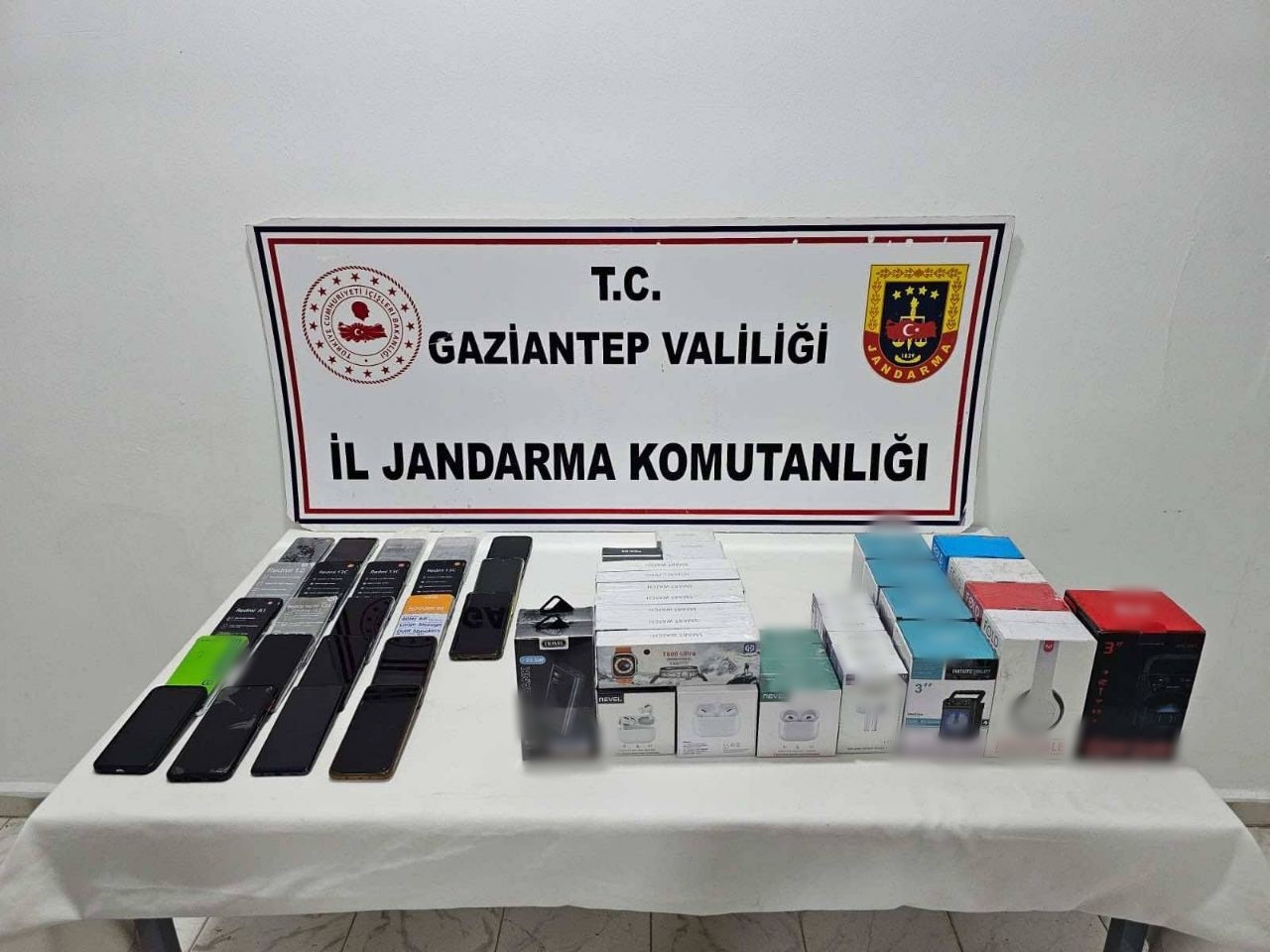 Gaziantep’te 2,5 milyon TL değerinde kaçak telefon ele geçirildi

