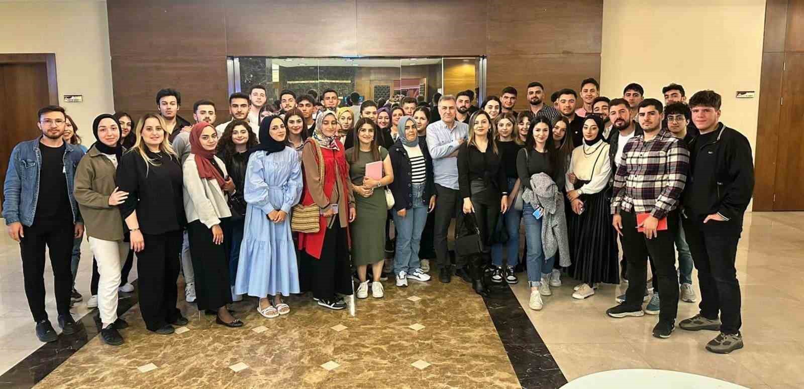 Sosyal Bilimler MYO &ouml;ğrencilerine ihracatta sınırları aş eğitimi verildi
