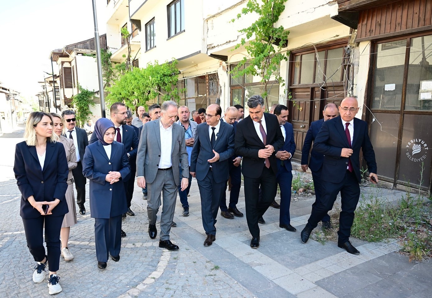 K&uuml;lt&uuml;r ve Turizm Bakan Yardımcısı G&ouml;khan Yazgı, tarihi ve tescilli yapıları inceledi
