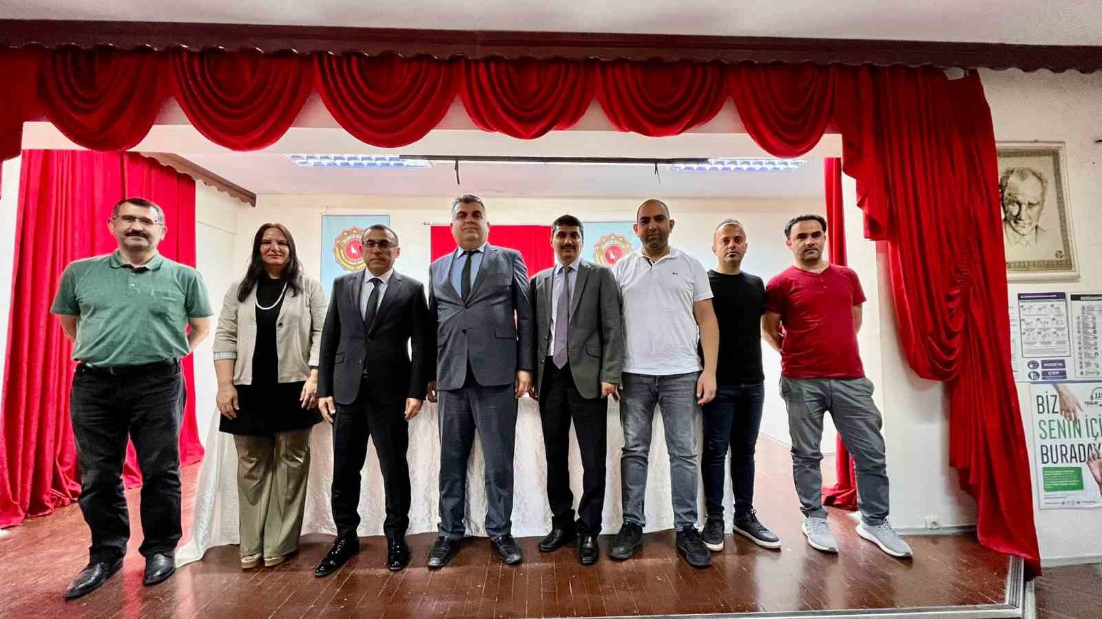 &Ouml;ğrencilerden temsili duruşma
