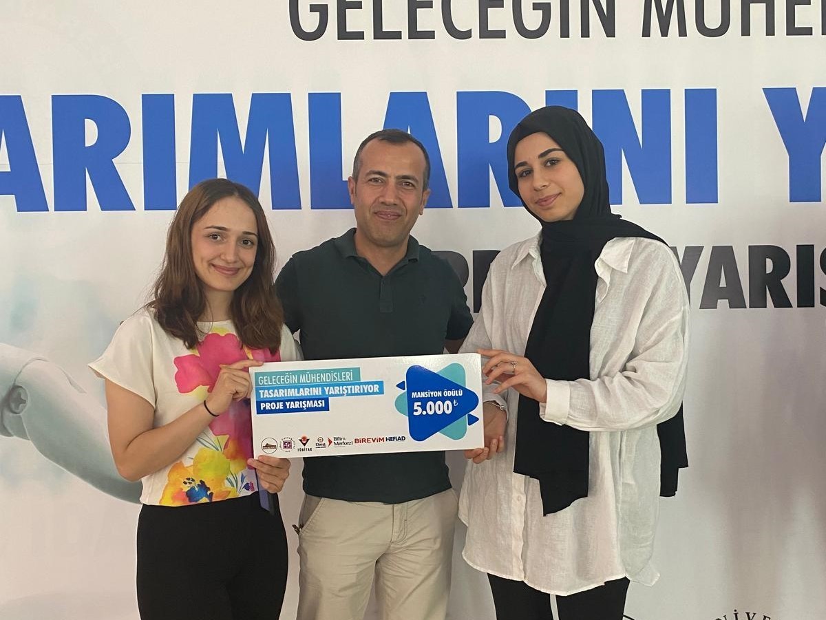 Adıyamanlı &ouml;ğrenciler Geleceğin M&uuml;hendisleri yarışmasında &ouml;d&uuml;l aldı
