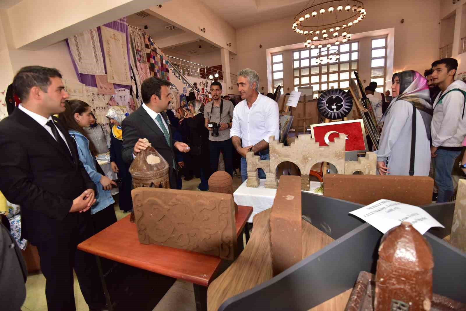 Ahlat HEM&rsquo;den yılsonu sergisi
