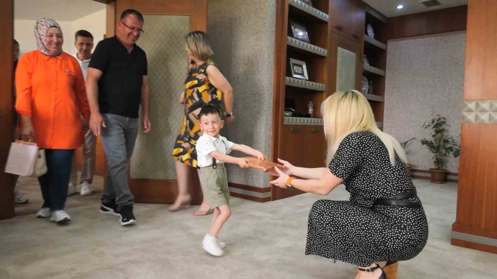 Dünyada ilk kez yapılan rahim nakliyle doğan Ömer Özkan bebek 4 yaşında

