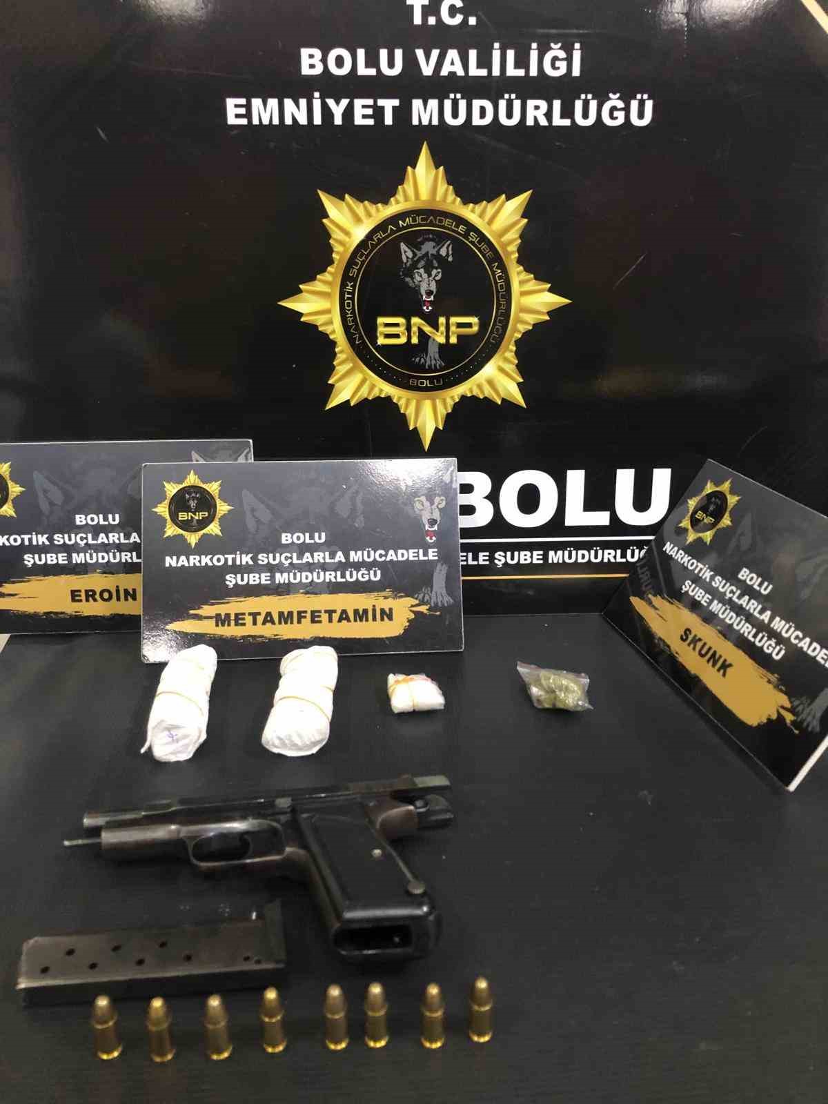 Uyuşturucu tacirleri yakayı ele verdi: 2 tutuklama 