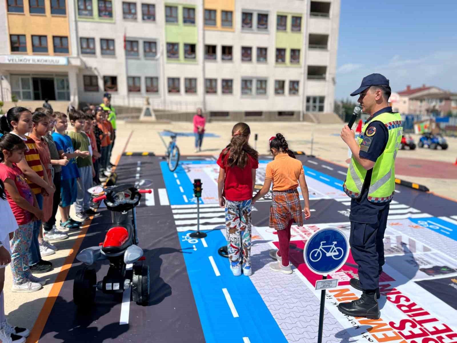 Geleceğin s&uuml;r&uuml;c&uuml; adaylarına eğitim
