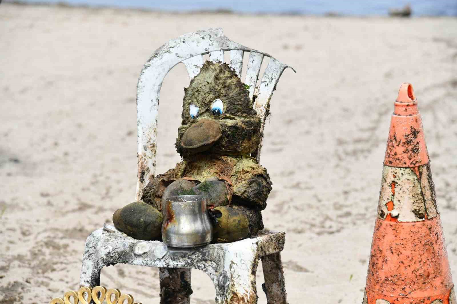 Denizden lastik de çıktı kamp sandalyesi de