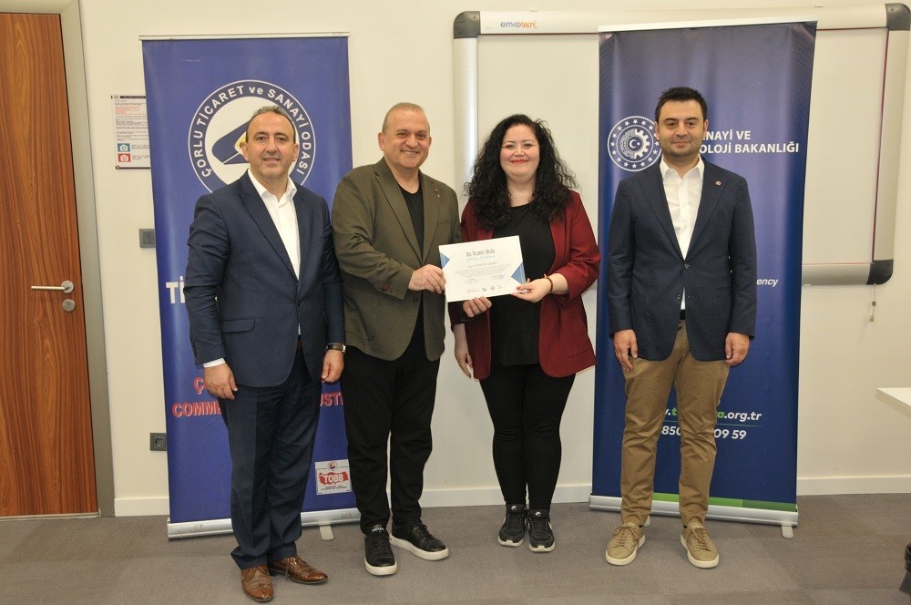 Dış Ticaret Okulu 6. D&ouml;nem mezunlarını verdi
