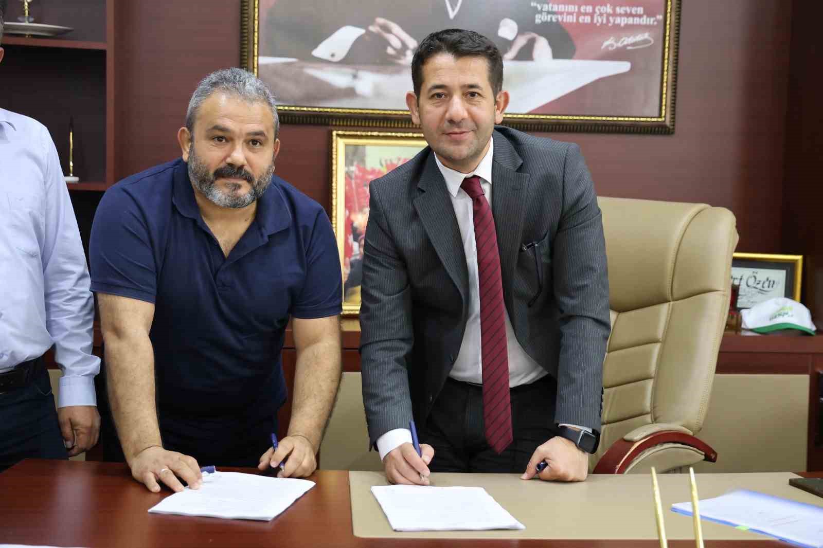 Feke Belediyesinde &ccedil;alışan sendikalı iş&ccedil;ilerin maaşı 27 bin 500 lira oldu
