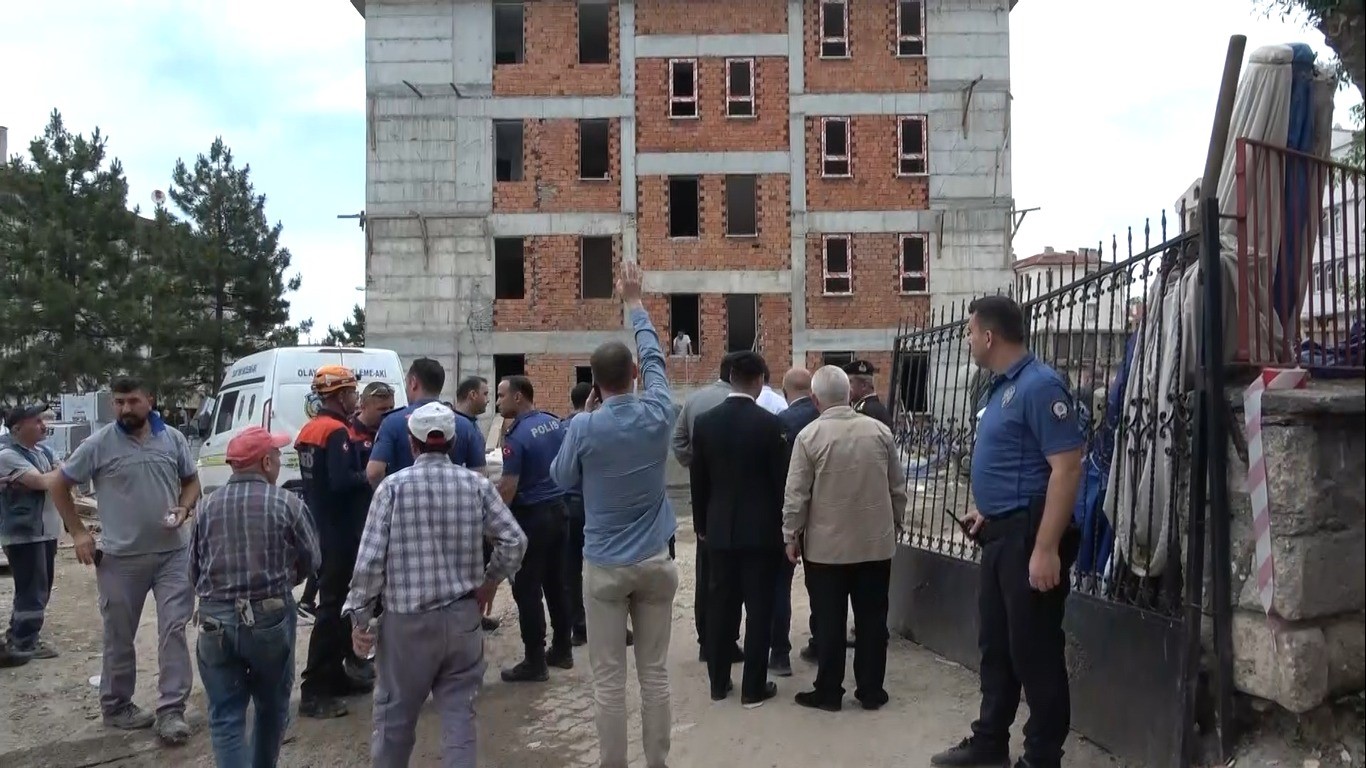 K&uuml;tahya&rsquo;da okul inşaatında g&ouml;&ccedil;&uuml;k: 5 yaralı
