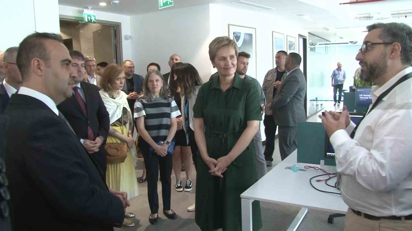 Sanayi ve Teknoloji Bakanı Kacır: &ldquo;İhracatımız son 12 ayda 260 milyar dolar ile Cumhuriyet tarihimizin en y&uuml;ksek d&uuml;zeyine ulaştı&rdquo;
