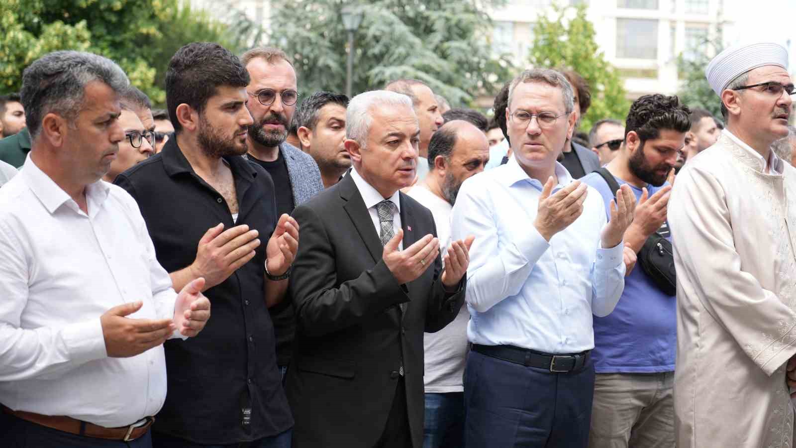 Fatih’teki silahlı saldırıda hayatını kaybeden öğretmen Abdülbaki Durmaz son yolculuğuna uğurlandı