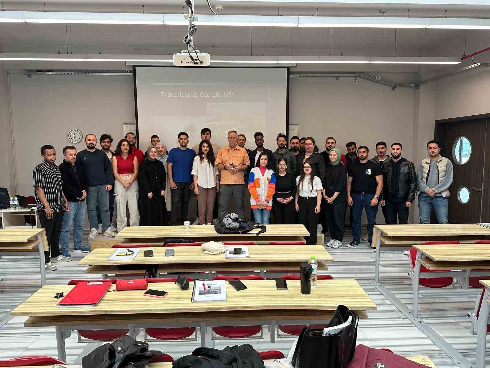 ABD’li Profesör ZBEÜ İnşaat Mühendisliği Bölümü öğrencilerine ders verdi