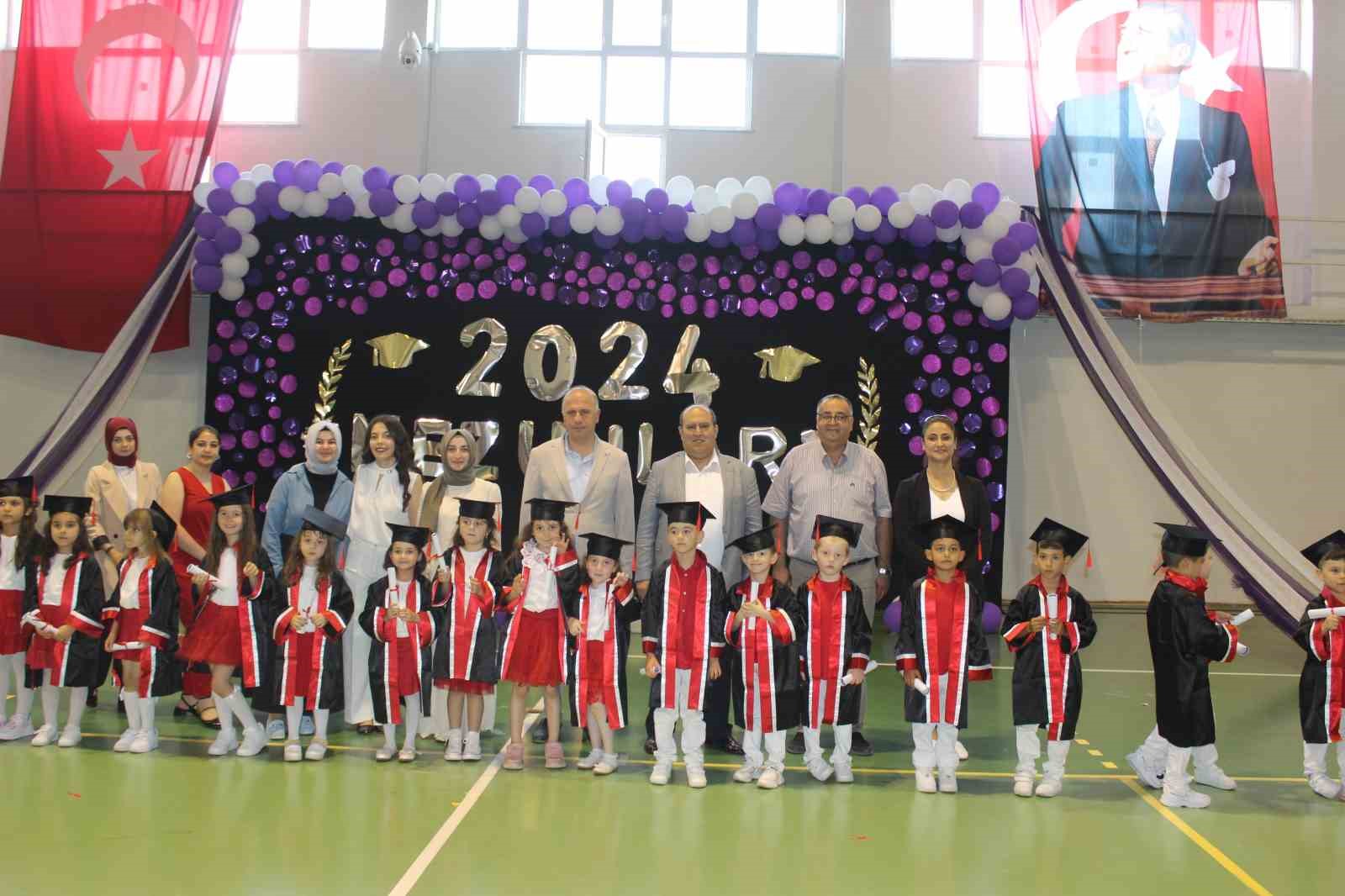 Kaymakam Ünal, miniklerin mezuniyet sevincine ortak oldu