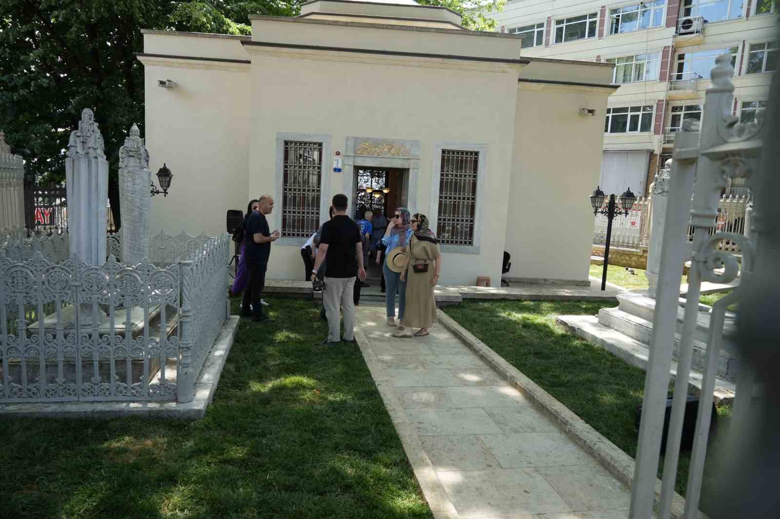 Restorasyonu tamamlanan Pertevniyal Valide Sultan T&uuml;rbesi a&ccedil;ıldı
