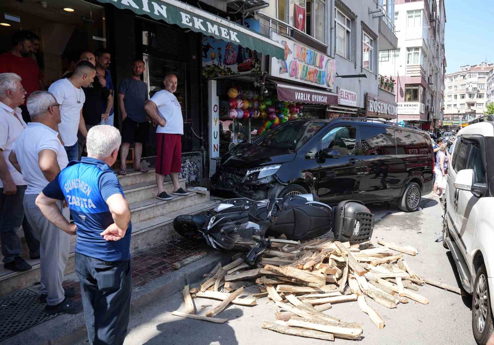 G&uuml;ng&ouml;ren&rsquo;de alkoll&uuml; s&uuml;r&uuml;c&uuml; caddeyi birbirine kattı
